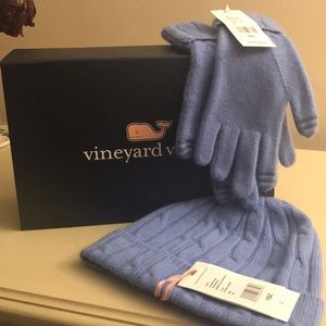 Vineyard Vines 🐳 cashmere hat ❄️ and gloves 🧤